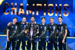 瓦罗兰》：枪法精湛，电竞达人风采尽显